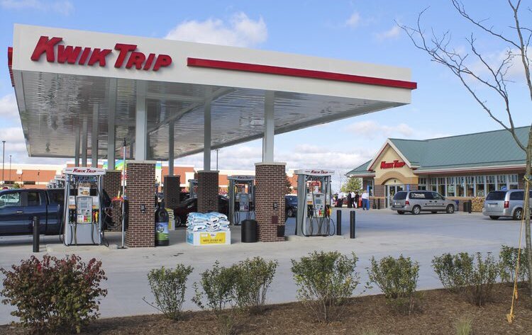 MissMinnOrg's tweet photo. Both TEEN and MISS state titleholders will receive gas cards for their traveling/service-driven appearances and Kwik Trip will also serve as their one stop shop for coffee, fruit, and whatever else they need to help fuel their bodies for their busy schedules. #kwiktrip #missmn https://t.co/wEkD0j9mDe