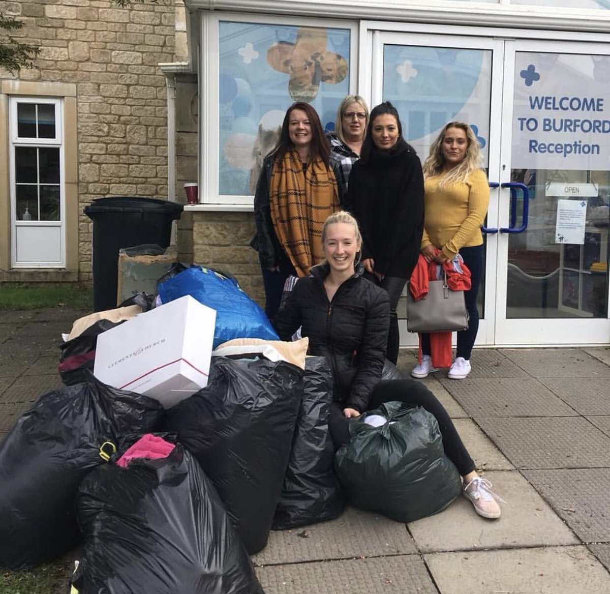 Auto4Ltd's tweet image. Our Didcot telesales team, doing a lovely deed this weekend and donating goods to the Blue Cross animal sanctuary @bluecross_BAC 

#auto4 #bluecross #donations