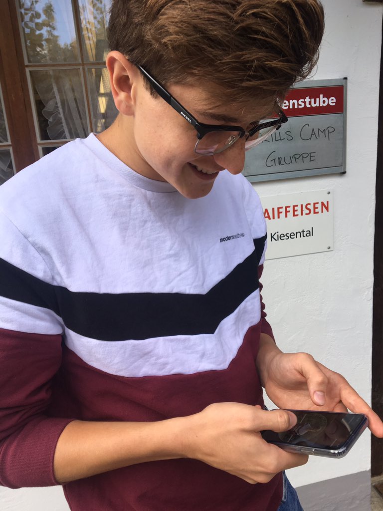 SelinaHuber2's tweet photo. grad mal s Wlan-Passwort checkt zum schön fliessig öpis z tweete 📲🐥 #sc2018_01 https://t.co/tV0VqosQE3