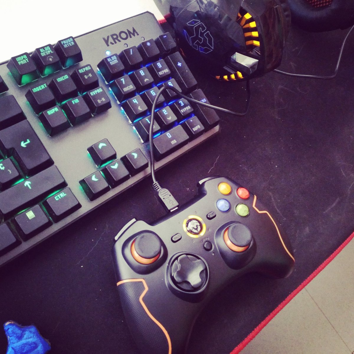 PedruGemu's tweet photo. Me encanta esta marca solo me hace falta tener el ratón y si acaso el micrófono y ya tendré el set entro de @Krom_Gaming_ #krom #kromkernel #kromkyus #kromkenshu https://t.co/2ryD2xBl9T