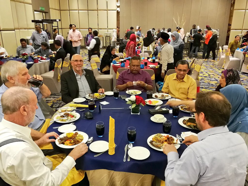 zakhir69's tweet photo. Sekitar Majlis Makan Malam #NAFAM2018 di Dorsett Putrajaya https://t.co/YXNfHmh6qj