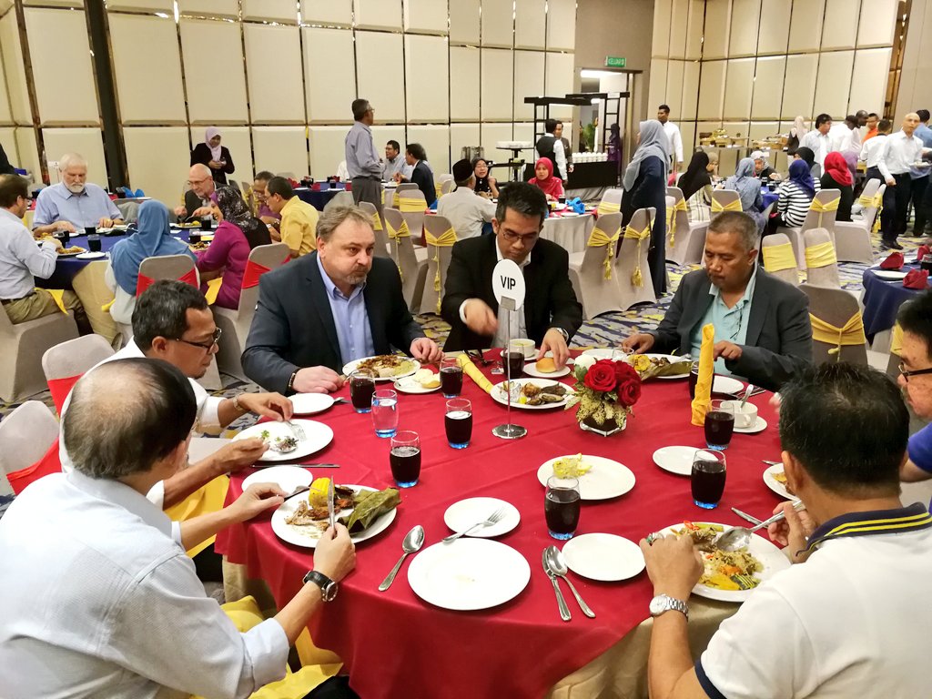 zakhir69's tweet photo. Sekitar Majlis Makan Malam #NAFAM2018 di Dorsett Putrajaya https://t.co/YXNfHmh6qj