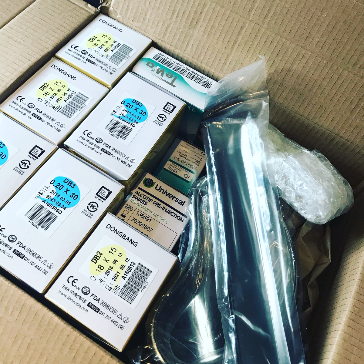 acubykerry's tweet photo. Delivery! An exciting day in the life of an Acupuncturist = needle and equipment delivery ☺️ #guasha #kidneytray #acupuncture #acupuncturist #health #complementaryhealthcare https://t.co/UxpRDc8QoP