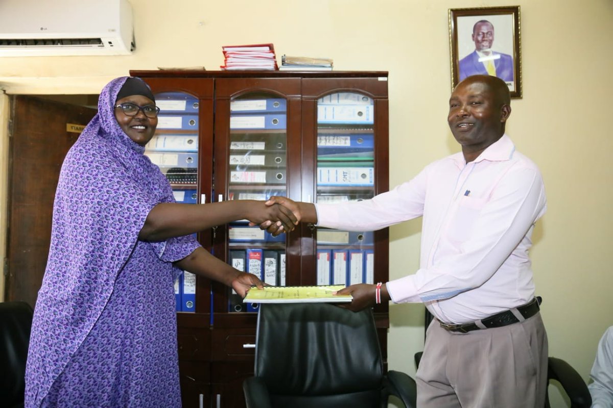 Trade_Turkana's tweet photo. County Chief Officer for Trade, Co-operatives, Gender &amp; Youth Affairs Amina Ali Ewoi and the Ministry's Directors for various departments, signing their Performance Contracts today at the Ministry H/Qtrs.

The exercise was led by Anthony Apalia, CEC for TRADE.
@TurkanaCountyKE https://t.co/VIGQqYjLHm