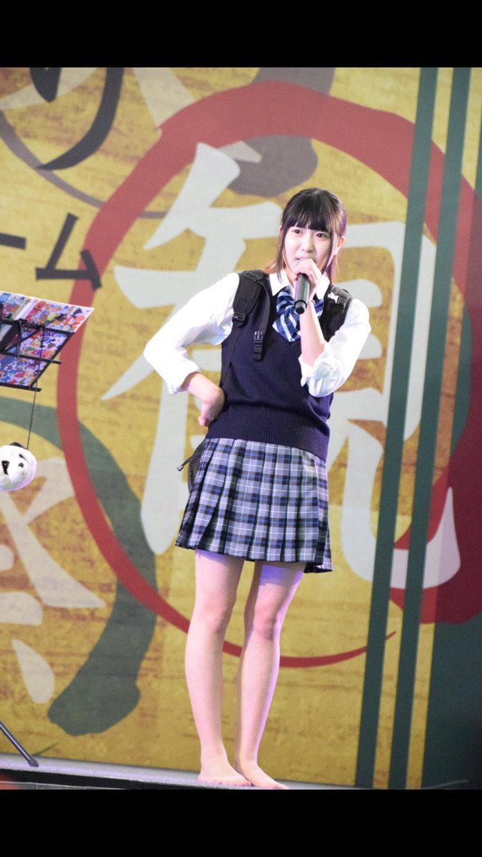 女子高生裸足 