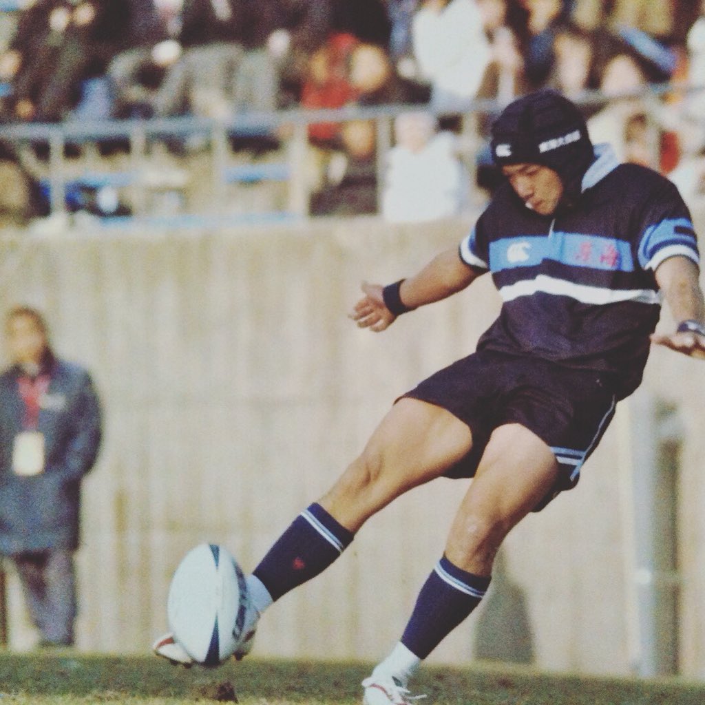 Jane Doe ラグビーのキックティーができる前は プレースキックの際にコップに入れた砂でキッカーが山を作り そこにボールを立てて蹴っていた 嘘やないです ほんまですw