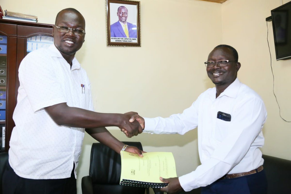 Trade_Turkana's tweet photo. County Chief Officer for Trade, Co-operatives, Gender &amp; Youth Affairs Amina Ali Ewoi and the Ministry's Directors for various departments, signing their Performance Contracts today at the Ministry H/Qtrs.

The exercise was led by Anthony Apalia, CEC for TRADE.
@TurkanaCountyKE https://t.co/VIGQqYjLHm