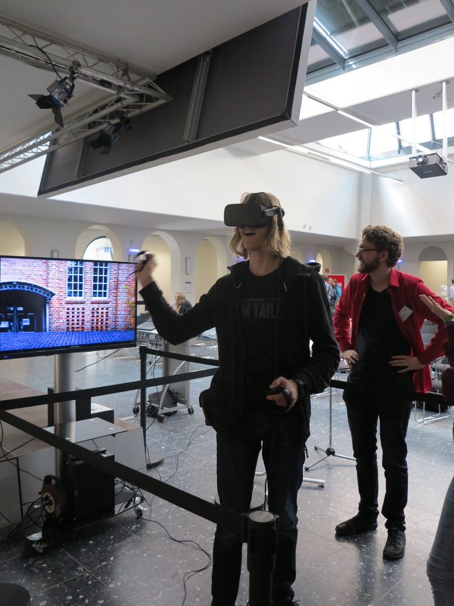 TweetHelge's tweet photo. Anfang September war der Infotag der Geoinformatik an der Jade Hochschule.
Ich habe den VR-Stand mit dem 3D-Modell des Campus betreut und einen Vortrag gehalten über die neuen Möglichkeiten für 3D-Stadtmodelle durch den Einsatz von Games Engines.

https://t.co/rqClEJk8ST https://t.co/328mrZUGWD