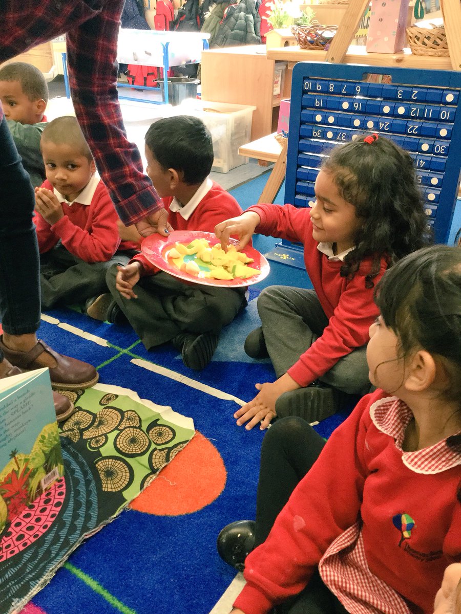 ThomasBuxtonEY's tweet photo. We have started our new book ‘Beautiful Bananas’ Beatrice left us a note and some food to try from her book #eyfs #beautifulbananas #hook https://t.co/VPqnv90StX