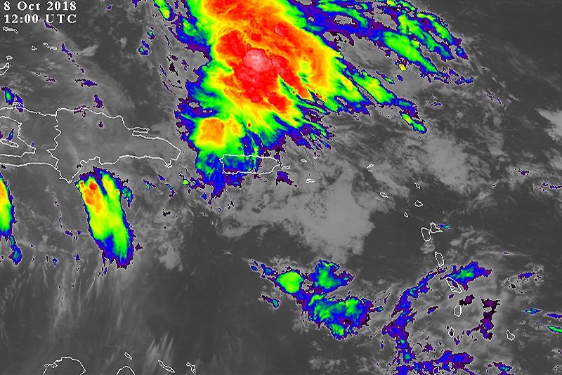 RN365Media's tweet photo. #ElTiempo 8-10-18 · ¡No deje su paraguas! Este lunes seguimos bajo condiciones húmedas (más aguaceros y tronadas). En aguas locales: oleaje de hasta 6', vientos de hasta 15 nudos y riesgo de corrientes moderado por el norte. https://t.co/vtlkR4aT2s