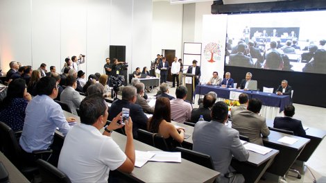 ArmEcTrading's tweet photo. Presidente Lenín Moreno: “Inversionistas confían en este nuevo #Ecuador de diálogo”
https://t.co/4iJkHrp7bm @Presidencia_Ec https://t.co/43xxr0ieRt