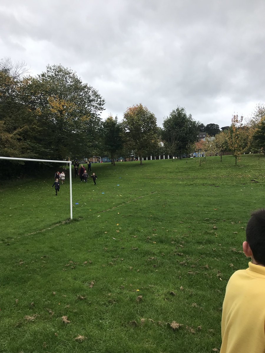 stwinsholywell's tweet photo. The Daily Mile is underway... #forforlife #healthybodieshealthyminds https://t.co/54mPcyNUqI