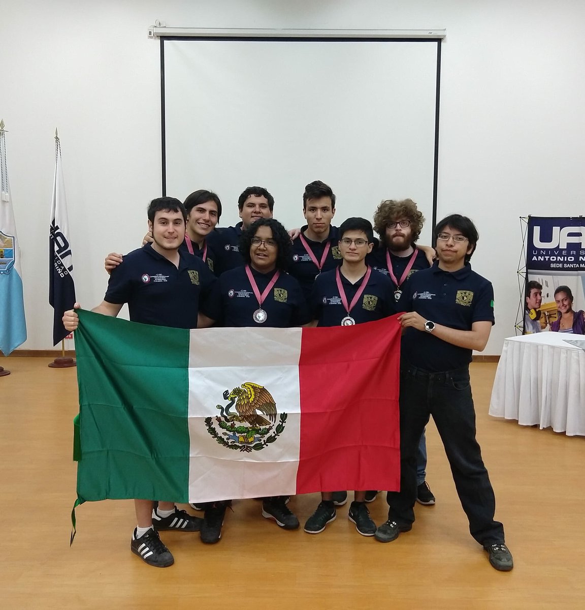 CDMXOMM's tweet photo. Nuestro campeones universitarios: dos oros, dos platas y dos bronces para México en la X Competencia Iberoamericana Interuniversitaria de Matemáticas, Colombia 2018. Felicidades en especial a Zeus y Víctor de la #CDMX 💪🏻👏🏼 https://t.co/NEhdVVqN18