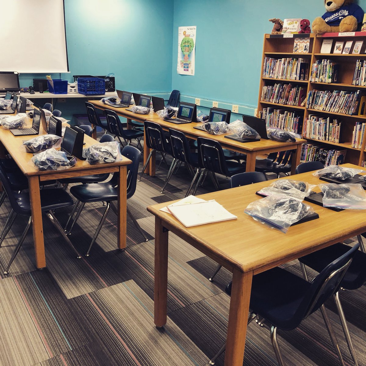 LuffLMC's tweet photo. Classroom all set up to teach kindergartners about mouse moving, clicking, and click and drag.  Later on, 5th, 4th, and 3rd grades will work on typing with the home row! #technology #patience #ittakesavillage @lufflions https://t.co/E9oetZYfrW