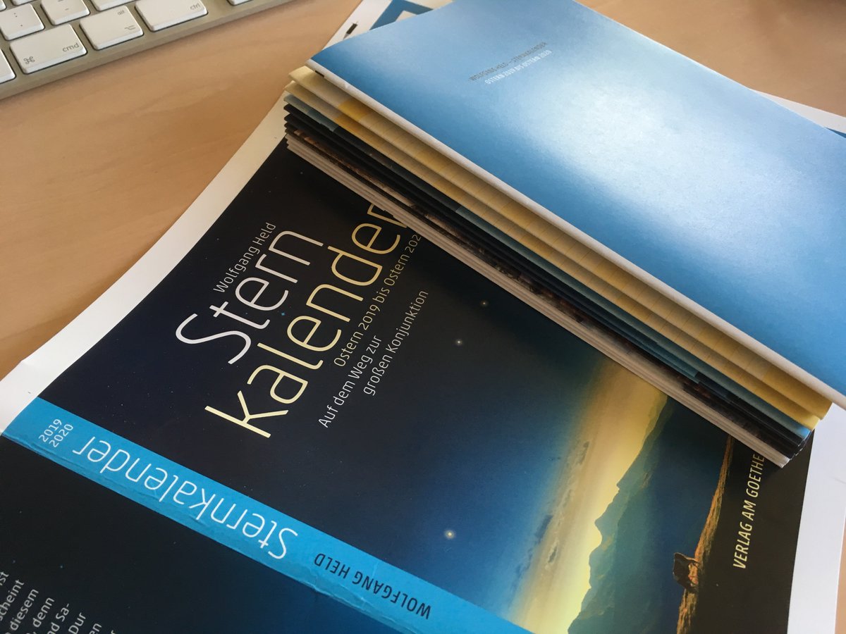 VamGoetheanum's tweet photo. So, heute Morgen wurde die Bindefreigabe für den neuen #Sternkalender erteilt! Bald wird er dann im Buchhandel sein! Wir freuen uns!
#Sterne #Mond #Planeten #Konjunktion #Kalender
Vorbestellen unter: https://t.co/UmSu7XQTNx https://t.co/EubtfbyJU5