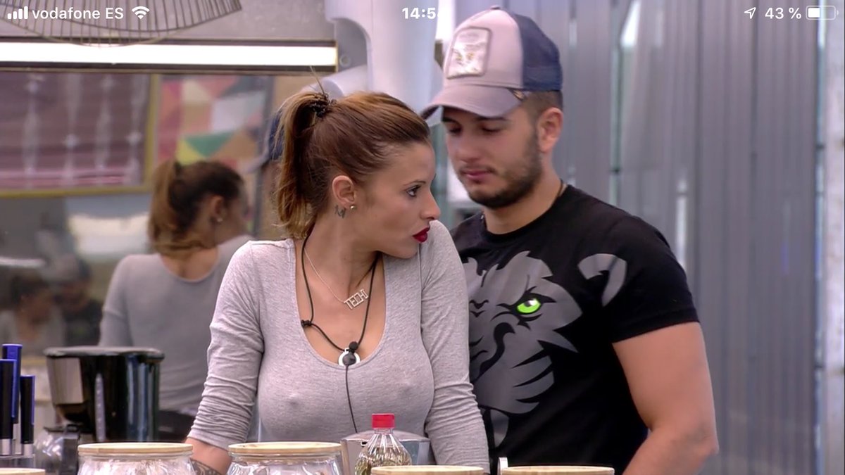 CaloretMaximo's tweet photo. Confirmamos. Los pezones de Techi dicen que también concursan. Confirmamos. #ghvip8O #vipdirecto #directoghvip #ghvip6 https://t.co/xtBUOrg2Zh