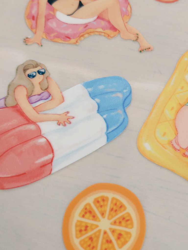 RT♥)늘 감사한🙏하루출력소(@haruharu_you)에서 준비 중인 유포스티커 샘플제작 요청을 받아 여름에 제작하지 못한 무테스티커를 만들어봤어요ㅠ!...