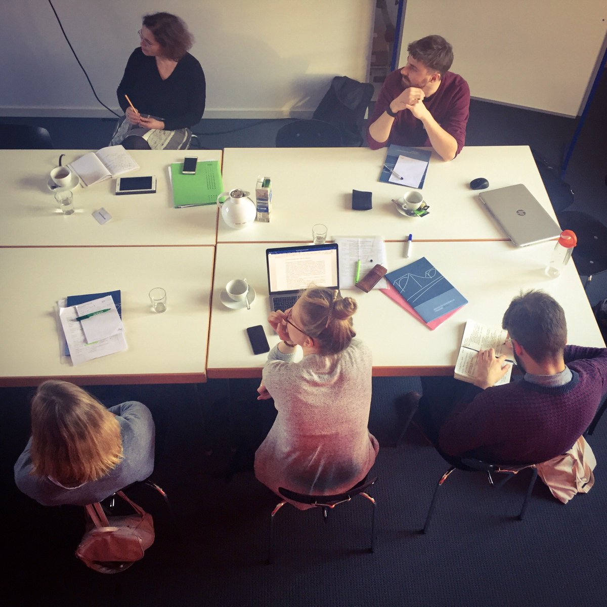 Sind Ostdeutsche Migranten? Sind Staats- und Postsozialismus Schuld am Erfolg populistischer Parteien? Das 16. Doktorand_innenforum am <a href="/zzfpotsdam/">ZZF Potsdam (Institut der Leibniz-Gemeinschaft)</a> nimmt aktuelle Debatten zum Anlass + widmet sich dem Sozialismus als Erfahrung u. Erinnerung: bit.ly/2zZ62KG 
#PhDchat #CFP