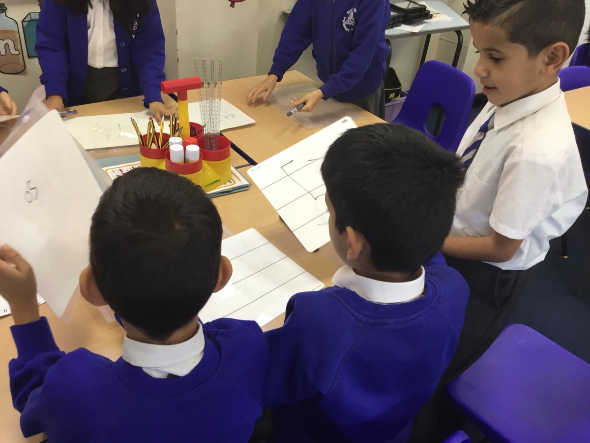 Year2sunnybank's tweet image. We had a fun maths lesson this morning! We enjoyed practising counting in steps of 2 with a boogie and a song 🎤💃🏼🕺🏽and then made super progress with ordering numbers to 100 #makemathsfun #teamwork