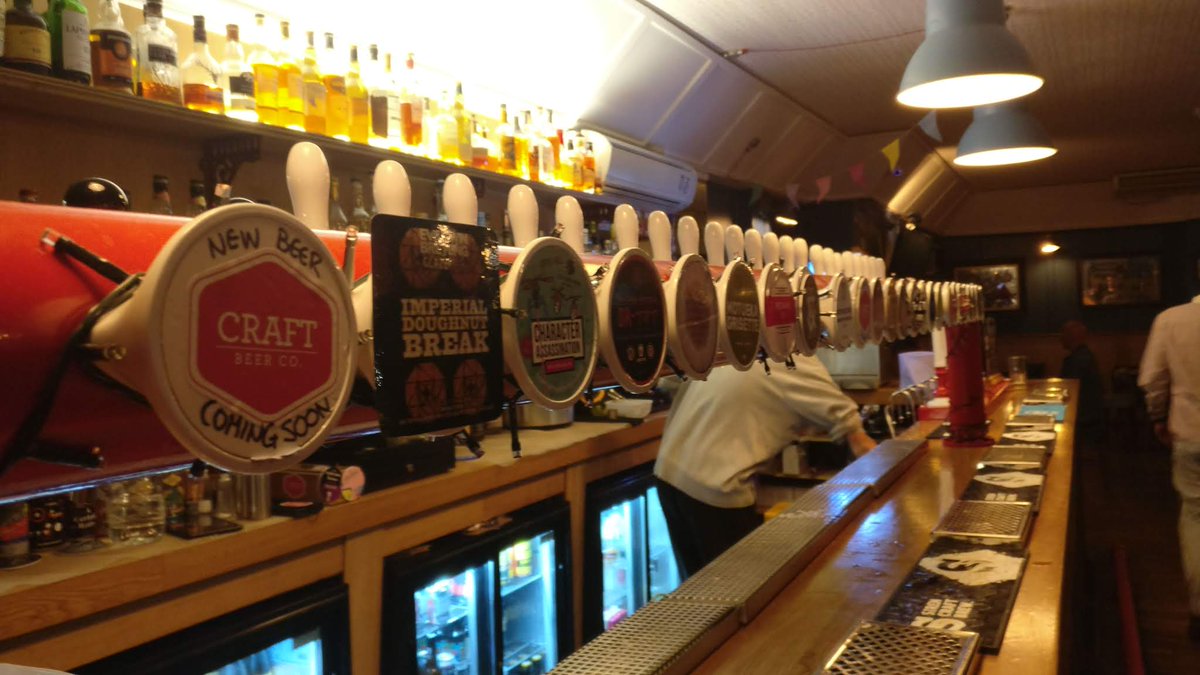 Fifapub's tweet photo. Some photos from the set up
Play #FIFA19 in #London at @craftbeercoEC1 in Old Street, literally 2 minutes walking from the Station.
Every wednesday, hosted by #FIFAPUB, social so everyone has a blast but competitive enough so you play with people at your level, any level https://t.co/wk1er8EH2F