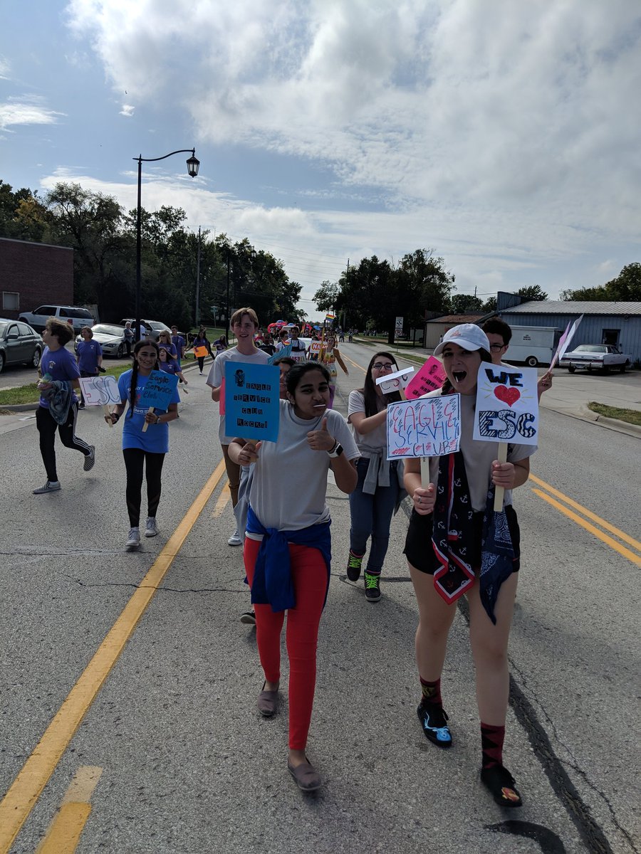 ONEagleService's tweet photo. What a fun way to end HOCO week! Eagle Service Club marching during the HOCO parade to show our love of service to the community! #MyOlatheSchools #ONTeach https://t.co/vTxv5QmDNS