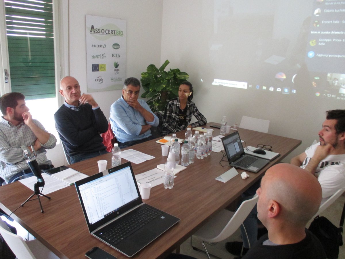 assocertbio's tweet photo. Oggi si è svolta la riunione del Gruppo di Lavoro #Informatizzazione di #assocertbio : un ringraziamento va ai tecnici degli Organismi di #Certificazione che hanno partecipato dando un prezioso contributo. Tra gli argomenti trattati, c'è anche la #reteOIP https://t.co/ayu5TifDBp