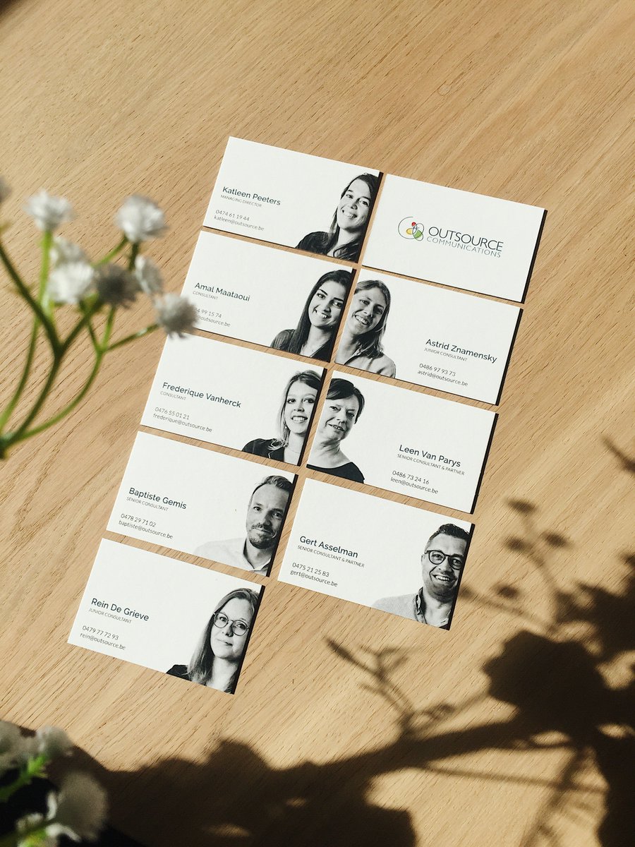 Outsource_be's tweet photo. #visitekaartjes, een tastbare herinnering aan dat succesvolle (hopelijk toch) eerste gesprek 💬 wat denk jij van onze nieuwe business cards? #outcomms https://t.co/nyaHbJbtbF