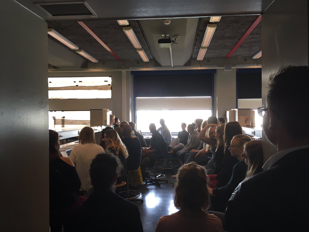 jennyboulboulle's tweet photo. More impressions from lecture and hands-on workshop at #kunstlab with @claudy_jongstra @UniUtrecht @ArtechneProject @HumanitiesUU @uithof_utrecht https://t.co/1Rc4K9vTUS