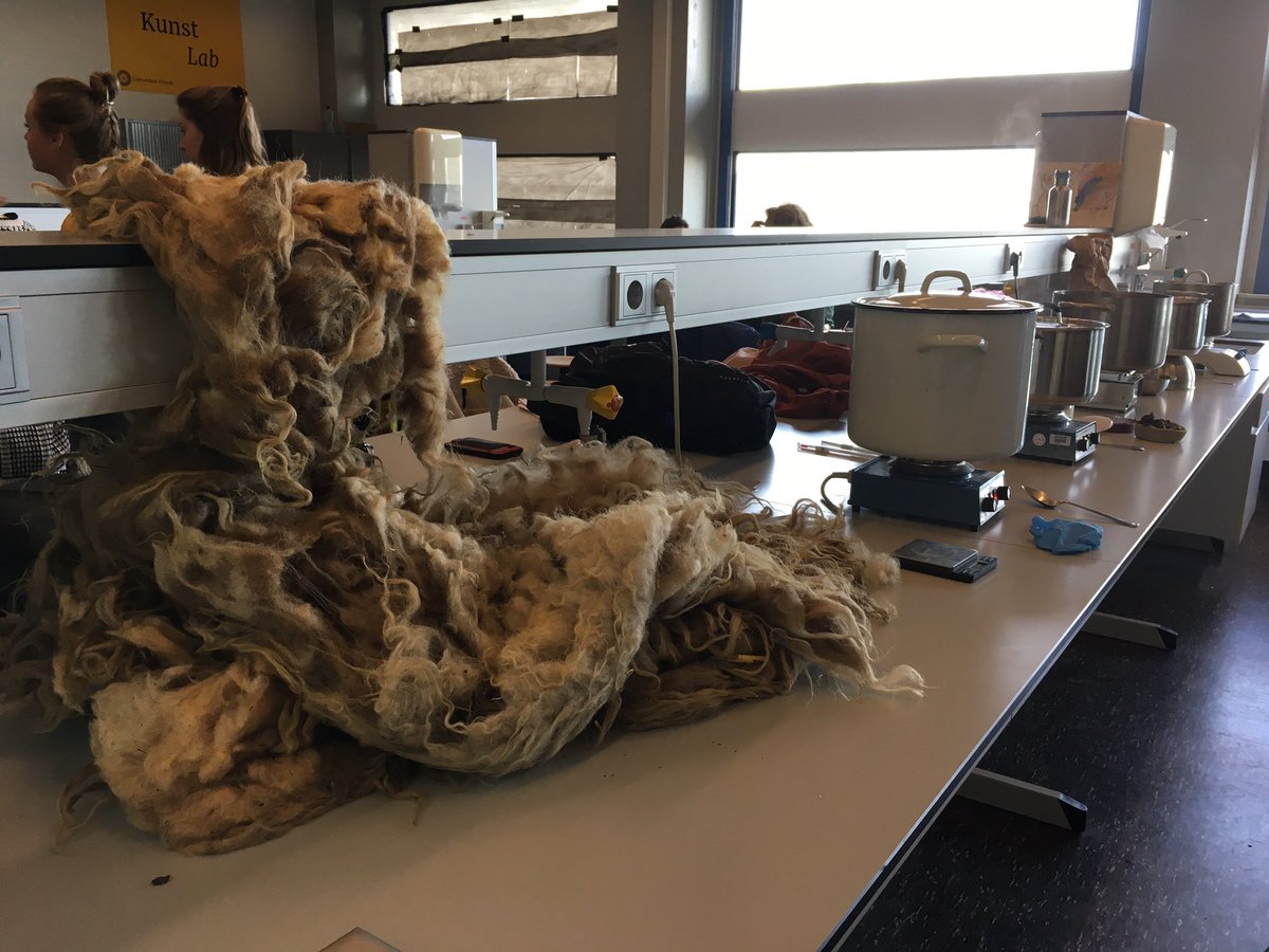jennyboulboulle's tweet photo. More impressions from lecture and hands-on workshop at #kunstlab with @claudy_jongstra @UniUtrecht @ArtechneProject @HumanitiesUU @uithof_utrecht https://t.co/1Rc4K9vTUS