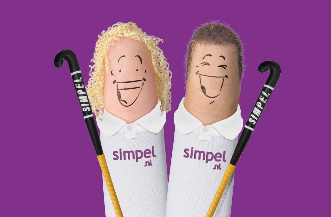 Nieuwe sponsor van <a href="/KampongHockey/">SV Kampong Hockey</a> Hockey is <a href="/simpel_nl/">Simpel sim-only</a> (de sim-only aanbieder van Nederland). Niet alleen hangt er een coole oplaadkast voor je mobiel in het clubhuis, maar op en rond de velden kom je ze overal tegen!