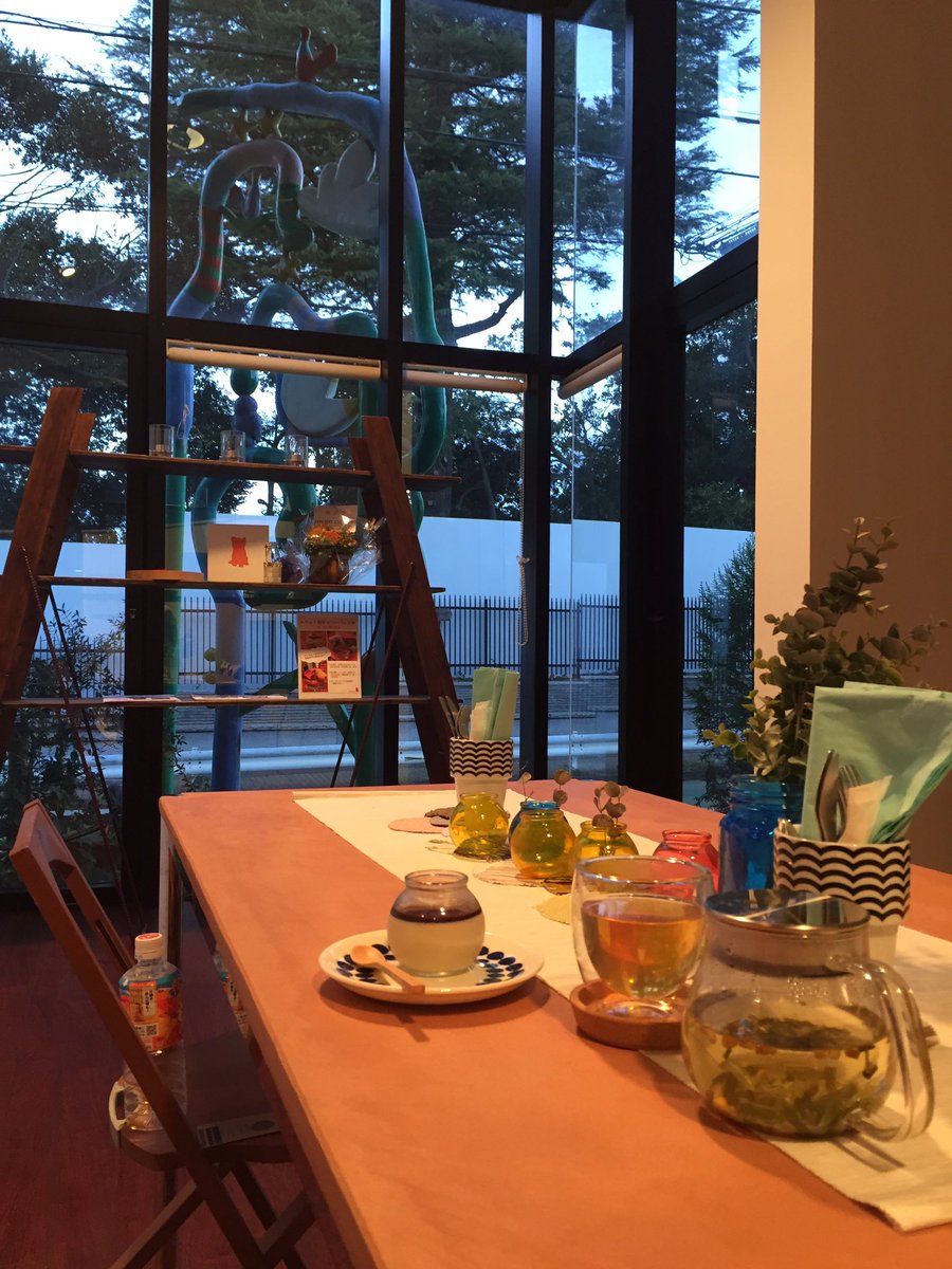 netsuseta's tweet photo. 昨日、#graincafe がオープンしました✨
こちらのカフェは、インテリアのトータルコーディネートなどをしている会社、#Room375 にあります！

私は、#豆乳プリン🍮と #ハーブティー🍵をいただきました🍀
おしゃれで落ち着いた店内には、多くの本や飾りがありました！（りお）

https://t.co/BL59qxjgRy https://t.co/EV0tvgfatT