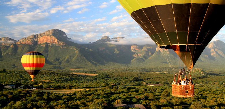 BestVisitSA's tweet photo. Early morning in the Free State never looked so good as from the basket of a hot air balloon as you drift over the veld. the cool air is clear and still as you float far above the world. #Explorebloem #ENG2604 https://t.co/quS0UogKD8