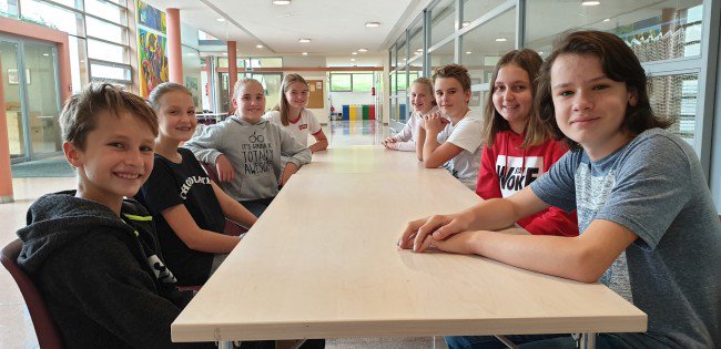 nmsneukirchen's tweet photo. Die neu gewählten Klassensprecher und Schulsprecher der #nmsneukirchen sind sich ihrer verantwortlichen Aufgabe voll bewusst. Wir danken für die Bereitschaft das Amt zu übernehmen und wünschen viel Erfolg bei ihrer ehrenvollen Tätigkeit!
#nms #schuldemokratie https://t.co/QJTzsRzhkc