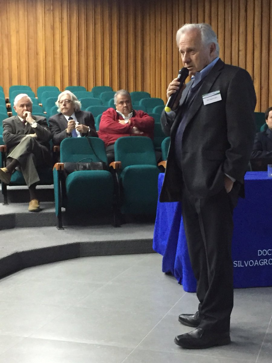 tamara_tadich's tweet photo. Decano Roberto Neira da la bienvenida a las X Jornada de Investigación del #DCSAV https://t.co/I6Cmy7gbNs