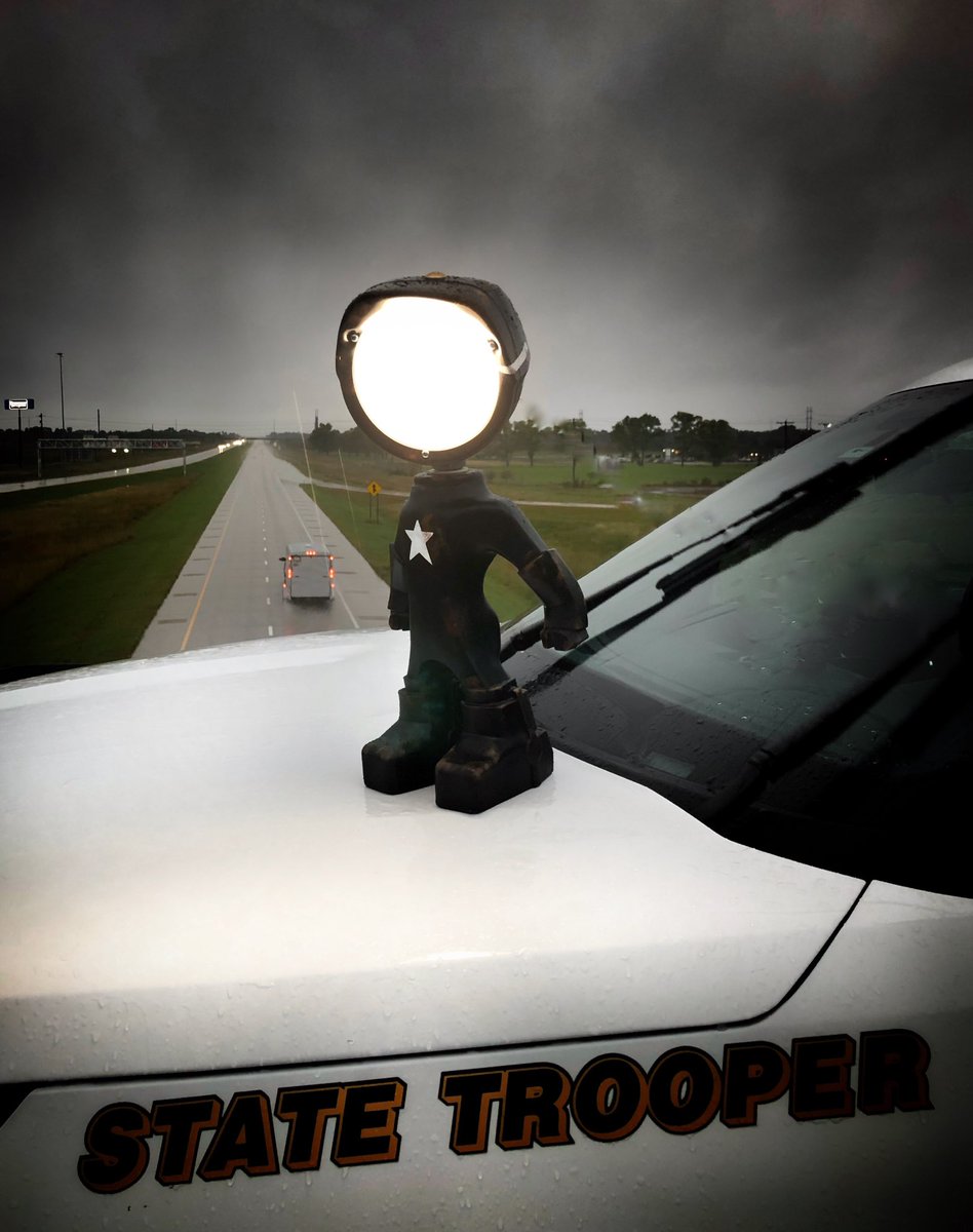 #KansasLaw 

Wipers on = Headlights on 
#KSwx 
#Lampster
