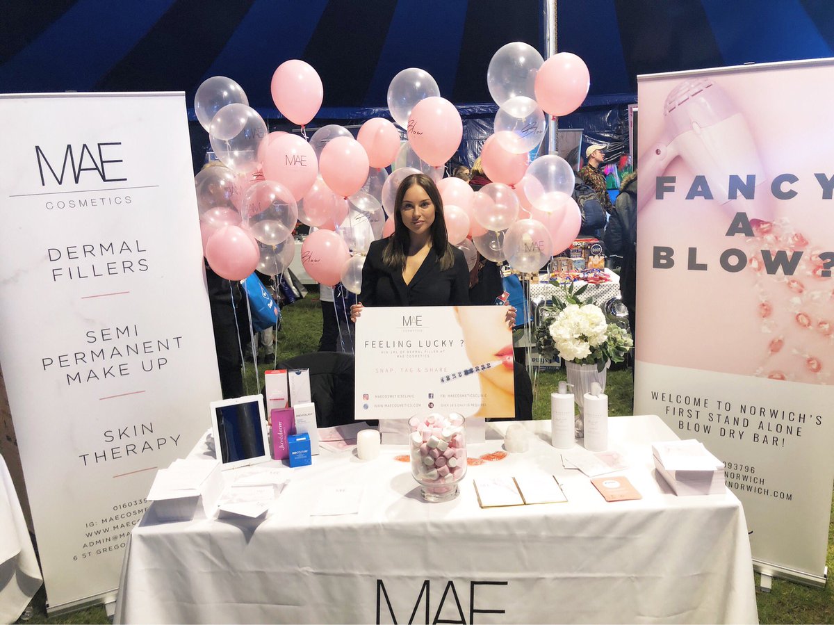 XLDisplays's tweet photo. Thank you @MaeCosmeticsUK for sending us these stunning photos of your printed tablecloth &amp; two Grasshopper #rollerbanners in action at the Norwich Freshers Fayre two weeks ago 💋 It looks fab! 

This bundle offers great value for money, get yours here: https://t.co/sAP524oZr7 https://t.co/KebfP14o9l