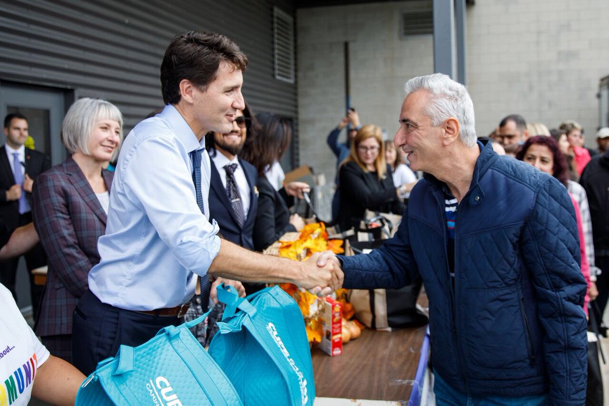 JustinTrudeau's tweet photo. Thanksgiving is a time to give thanks for the people who make a difference in our lives, and also a time to show more compassion to those in need. Wishing everyone a happy Thanksgiving filled with good company, joy and peace: https://t.co/pJxLlE1mZi https://t.co/FLEPuHVW5k