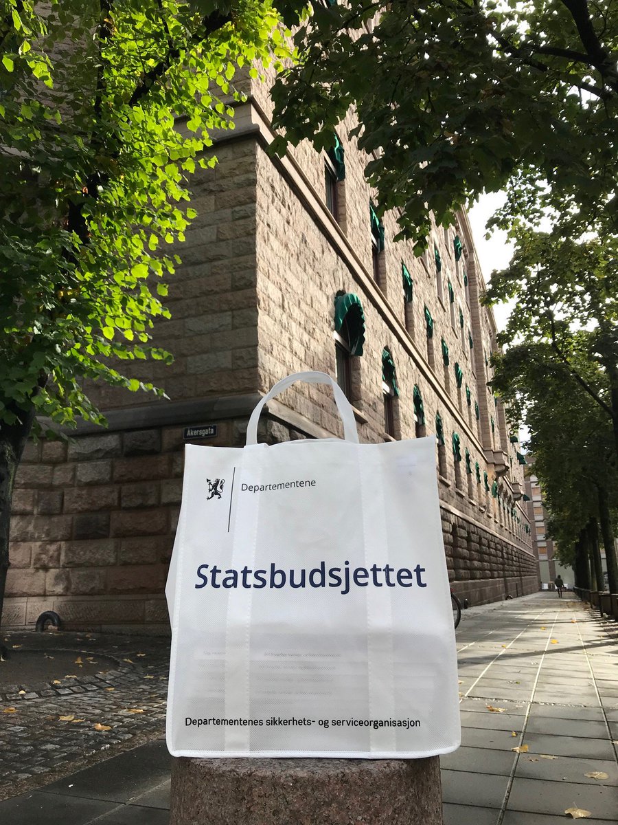 InnovasjonNorge's tweet photo. Budsjettforslaget gir oss muligheten til å gi 11 prosent mer i lån og garantier til næringslivet i 2019🙌
https://t.co/9H3DAqHkfm https://t.co/UUsSK2anpX