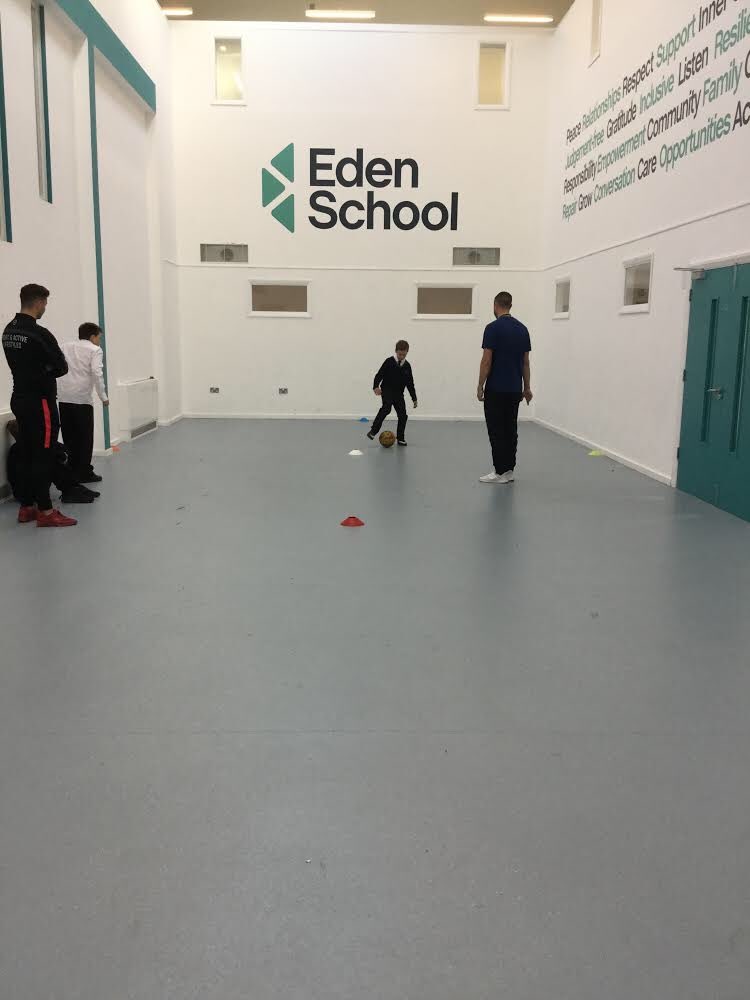 EdenSchool_JD's tweet photo. Monday morning session with @BRFCTrust and our @The_Eden_School KS3 classes ! #fitness #football #newskills https://t.co/WbyFouorDB