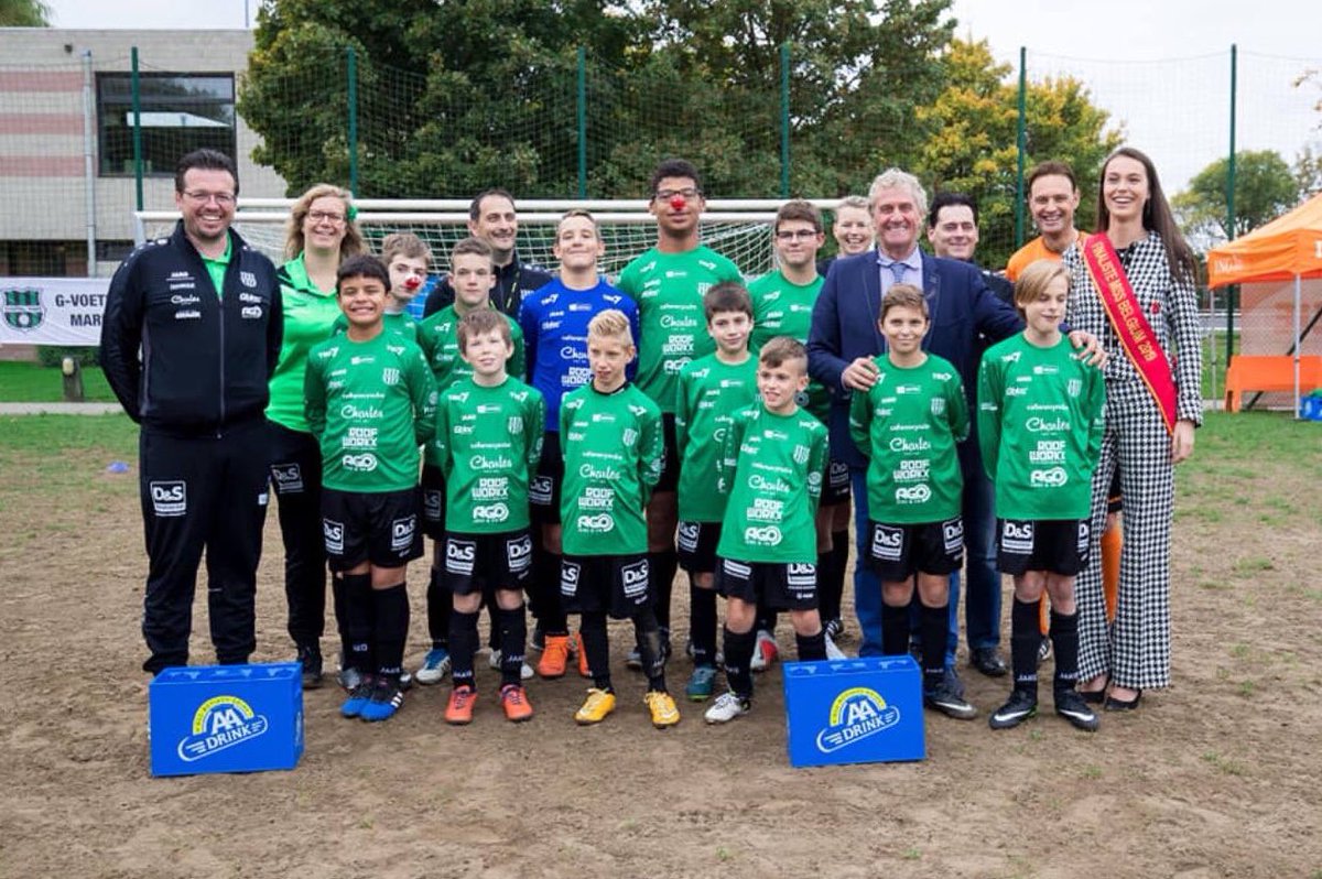 pfaffupdates's tweet photo. Fiere Peter van @MarkeVoetbal. Goed gespeeld mannen! #jeanmariepfaff https://t.co/GxGfzf99qc