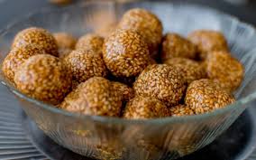 GalaxyTrading3's tweet photo. Gudroti,Gudchikki,Til laddo,Gulgule etc are various kids delicacies which we prepare with jaggery, Jaggery has great taste and nutrients like iron, minerals. Buy the best Jaggery from galaxy trading 
#Jaggeryreceipes #GItagged #Indian #Jaggery #kidssnacks #healthysnack #sweetdish https://t.co/99sGf2Gekk