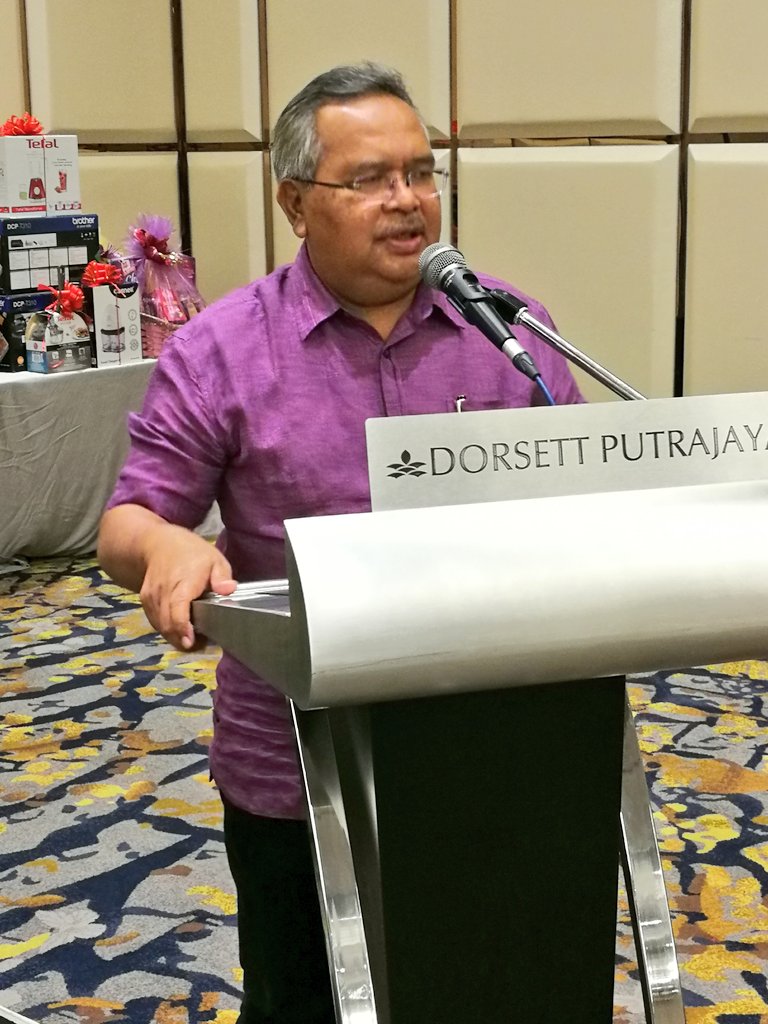 zakhir69's tweet photo. Ucapan Alu-aluan dari Dato'Sri @ZohariAkob di Majlis Makan #NAFAM2018 meraikan deligasi Antarabangsa,petugas2 &amp; committee. https://t.co/zbo75huiLl