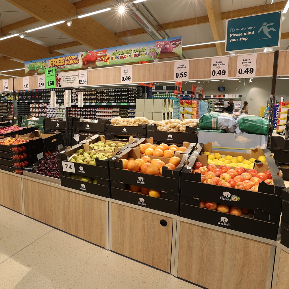 lidl_ireland's tweet photo. We're excited to announce the removal of black plastic from our fruit and veg range by Christmas, with more fresh products to follow. We'll be the first supermarket in Ireland to do so, and it'll result in the removal of over 65 tonnes of black plastic waste every year. (1/3) https://t.co/6Fykf4ykI8