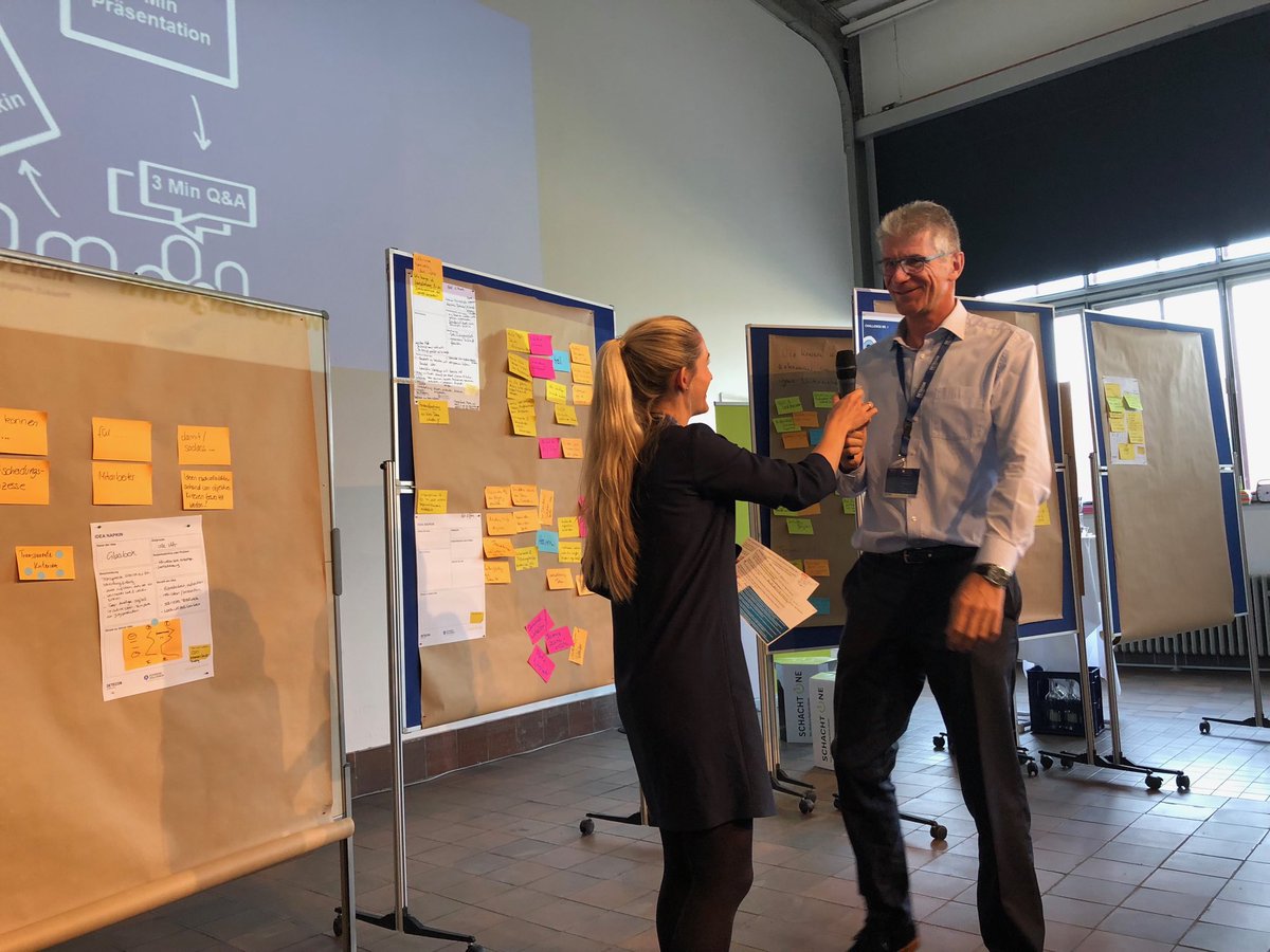 MkKueper's tweet photo. Die Pinnwände stehen Schlange, um vorgestellt zu werden :) #expdialogue #companyrebuilding #designthinking @karla_blanke @DirkSmikale https://t.co/KaJAc0ghso
