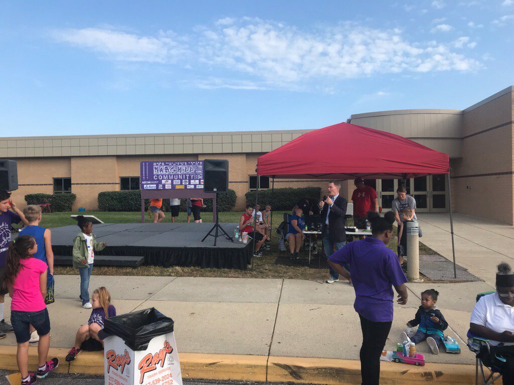 Miss_Hayes_SEL's tweet photo. What a great way to spend Saturday morning celebrating Mars Hill Youth Center! #latepost #wearewayne @SFE_3820 @SFEstrong https://t.co/0Bj5uNMDfw