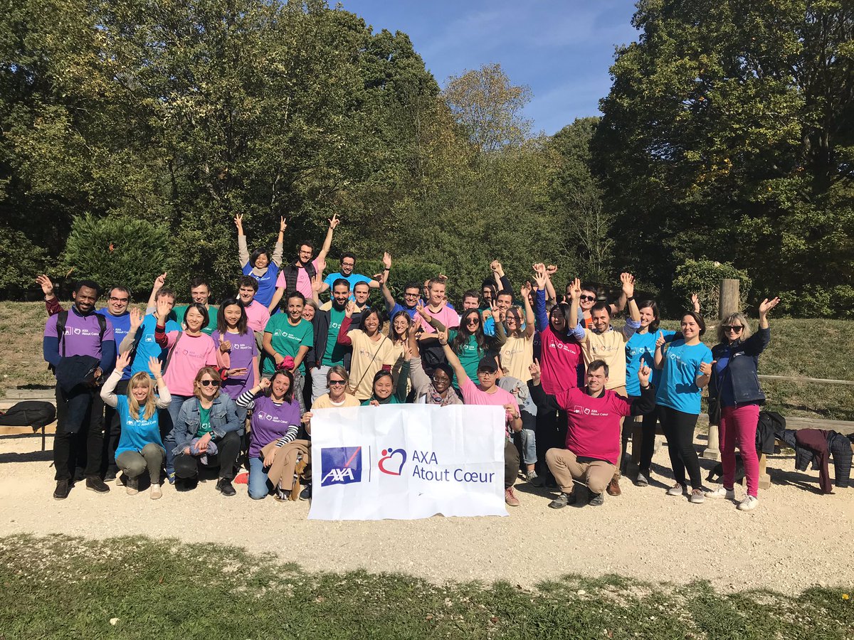 Karinemalca02's tweet photo. Les équipes de la Direction de l’offre @AXAFrance et la Direction technique @DirectAssurance travaillent en synergie pour préserver l’écosystème d’une mare à l’@ONF_Officiel à Rambouillet #teambuildingsolidaire #AXAAtoutCoeur https://t.co/q3txG1mGNV