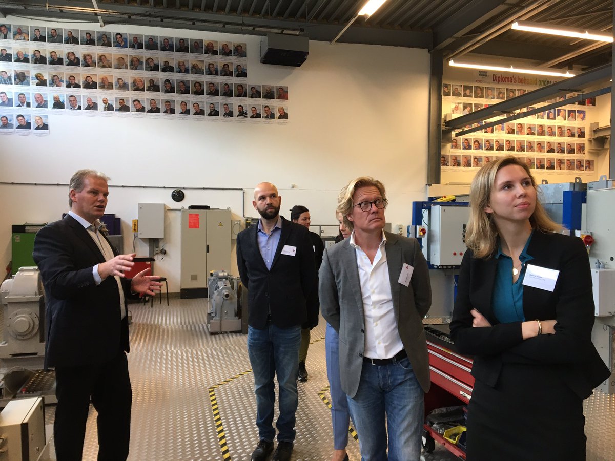Interessant werkbezoek met <a href="/ZelYassini/">Zohair El Yassini</a> en <a href="/Worsdorfer/">Martin Wörsdörfer</a> bij FME lid #Kone. In de Kone Academy worden liftmonteurs met de nieuwste technieken opgeleid #topsamenwerkingbedrijfenonderwijs