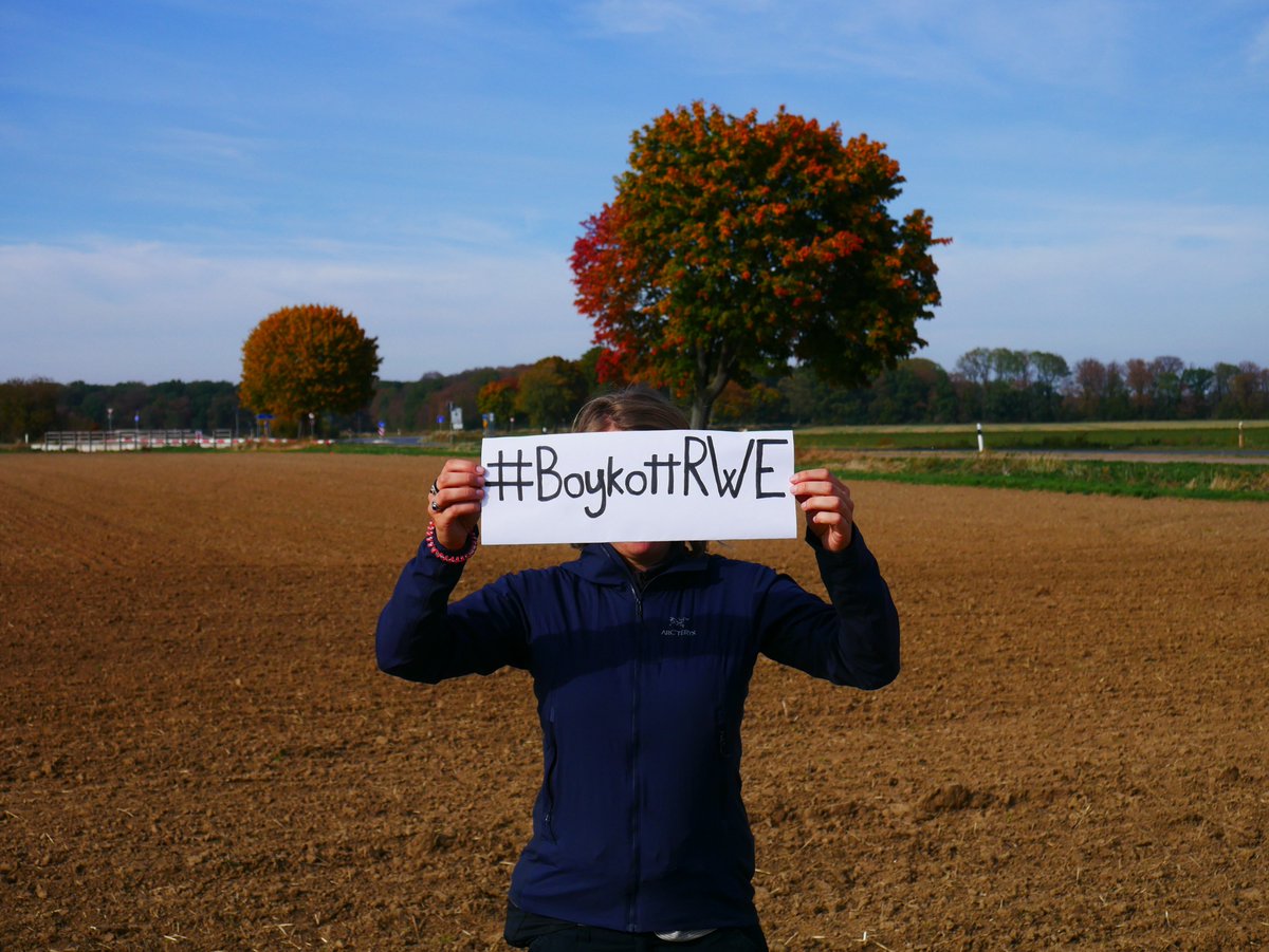 HambiBleibt's tweet photo. Lasst uns zusammen #RWE boykottieren! Mach ein Bild, benutzt den #BoykottRWE, und wechsel jetzt deinen Stromanbieter! Alle Infos dazu findest du auf: https://t.co/JpF9H9Hrdj
Twitter: @RWE_Abschalten!
-
#hambibleibt #HambacherForst #EndCoal https://t.co/B5YlYinC6R