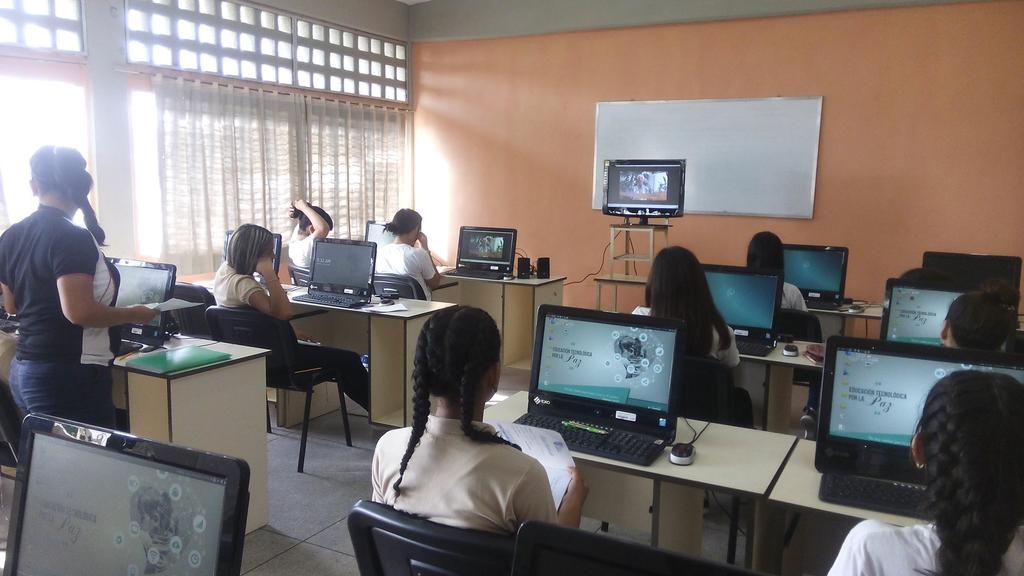 CBITYARSANFELIP's tweet photo. MICRO AUDIOVISUAL "LA RESISTENCIA INDIGENA" ESTUDIANTES 5TO AÑO DE CONTABILIDAD EN EL MARCO DE LA RESISTENCIA DIGNA Y HEROICA, EN EL 2DO CBIT HUGO RAFAEL CHAVEZ FRIAS DEL E.T. ROMULO GALLEGOS. @MPPEDUCACION @Fundabit @Fundabit_Yara01 #SoyFundabitYaracuy #SoyFormadorTecnologico https://t.co/LZWMcU01T1