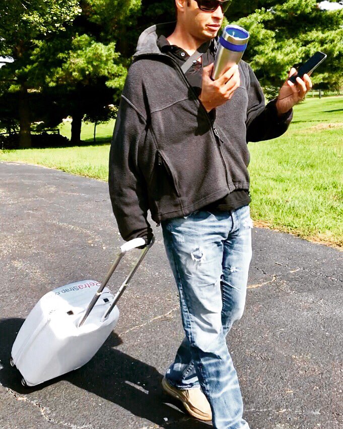 omarabs's tweet photo. We all need that #extra #hand when we #travel @RetraStrap #handsfree #CarryOn #luggage #cabincrewlife https://t.co/wXqfyjGiKR https://t.co/j9eIoy4J8K
